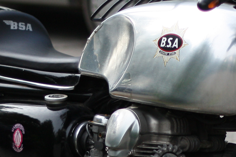 w650 CafeRacer Tank detail